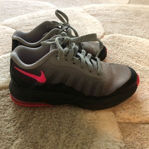 Like new girls 10.5 Nike shoes